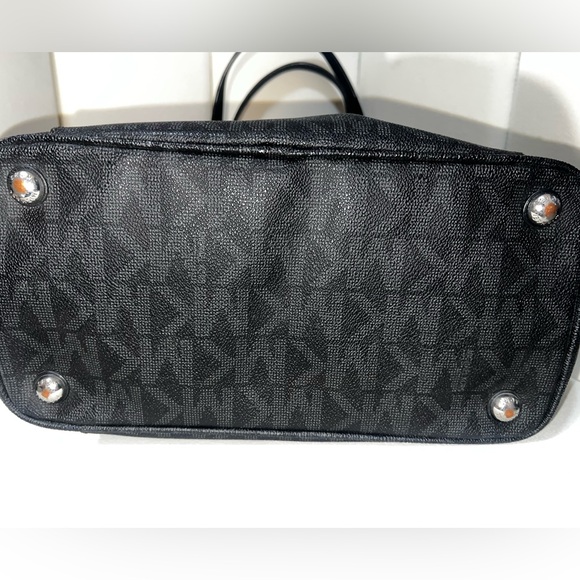 Large Michael Kors Tote - Picture 6 of 10